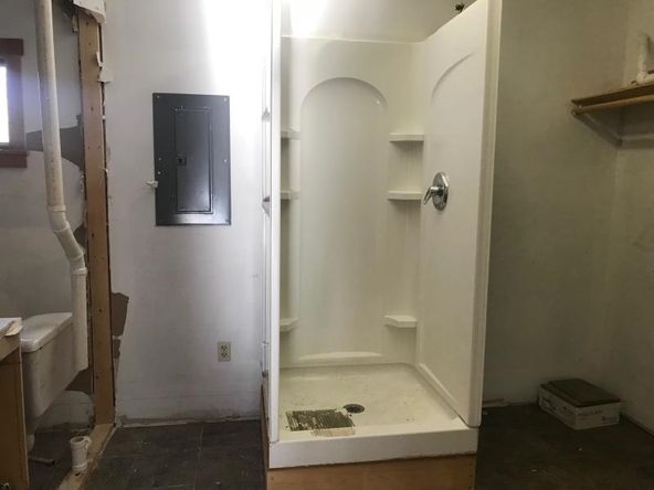94 Main Rd, Abbot, ME 04406